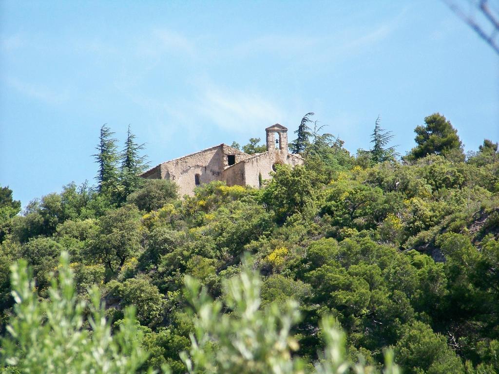 Logis Hotel De L'Etang Cucuron Exteriör bild