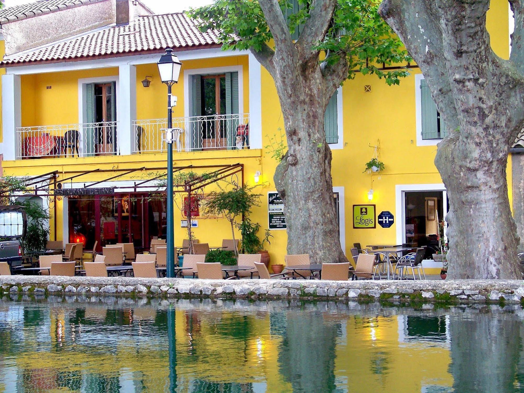 Logis Hotel De L'Etang Cucuron Exteriör bild
