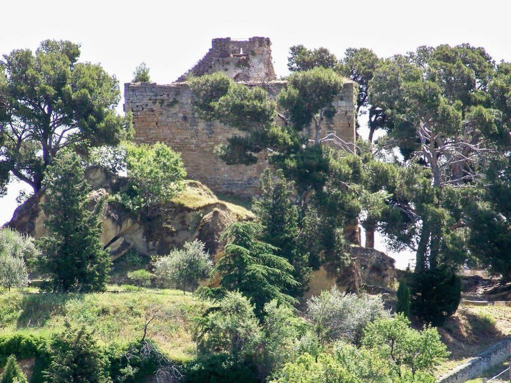 Logis Hotel De L'Etang Cucuron Exteriör bild